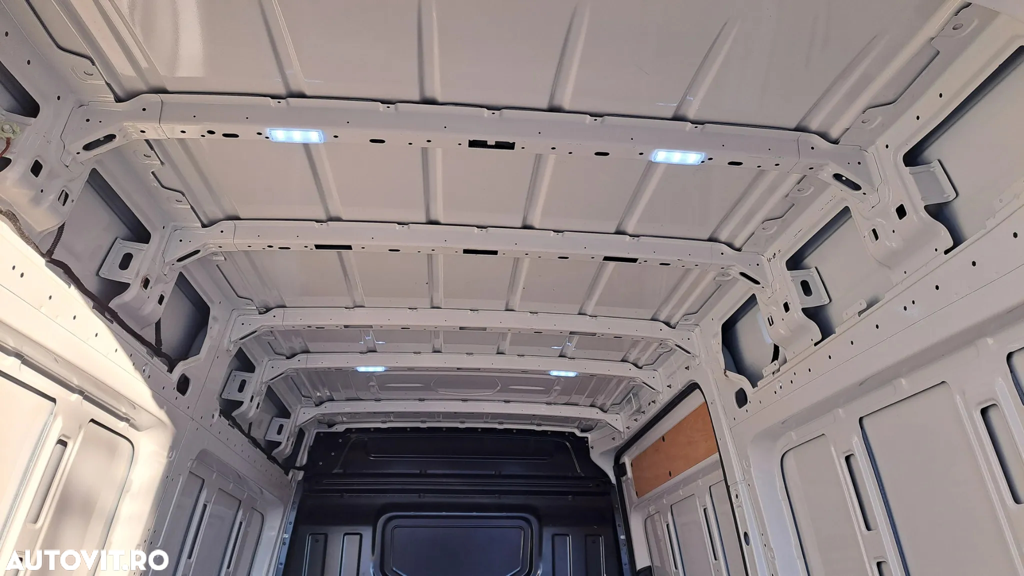 Volkswagen CRAFTER VAN L3H3 BUSINESS LINE FWD - 14