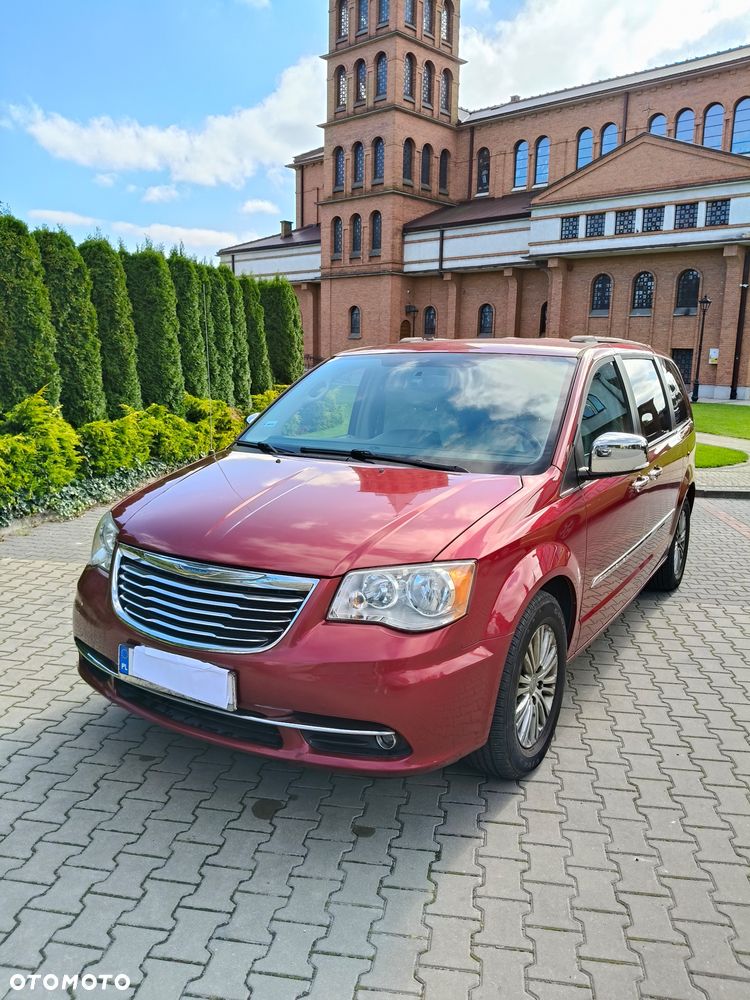Chrysler Town & Country - 3