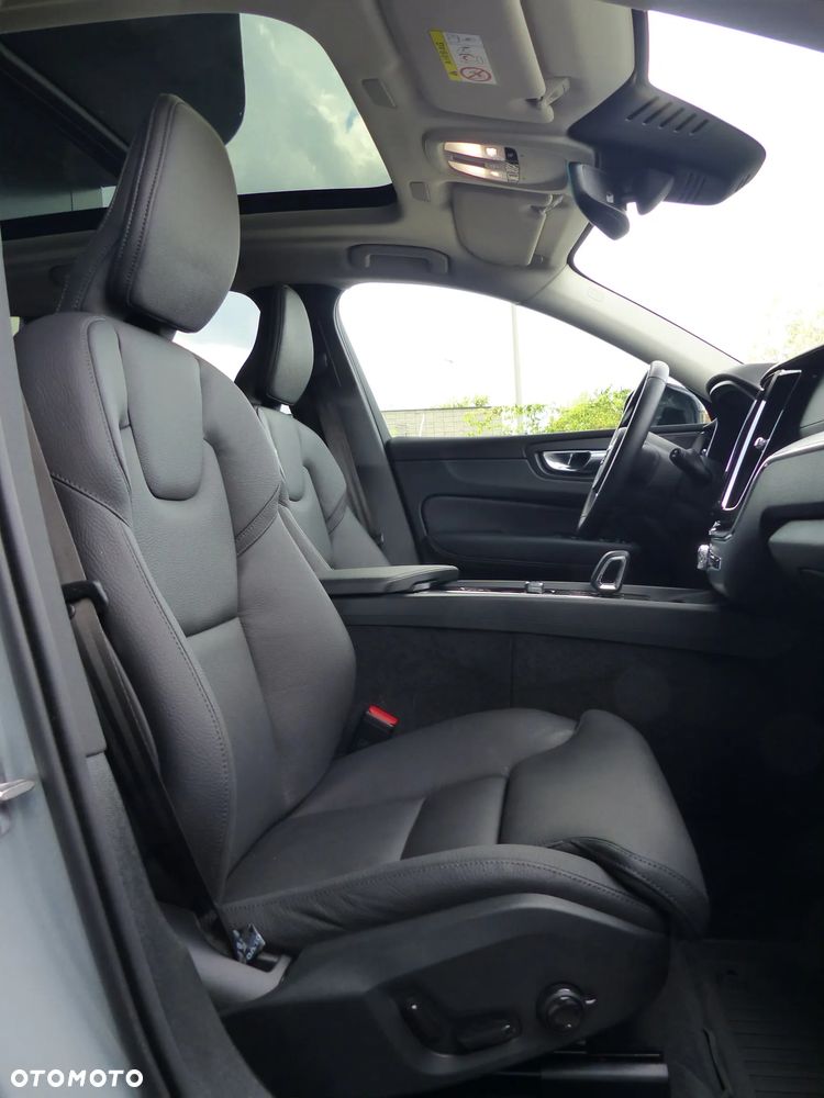Volvo XC 60 B5 B AWD Ultra Dark - 11