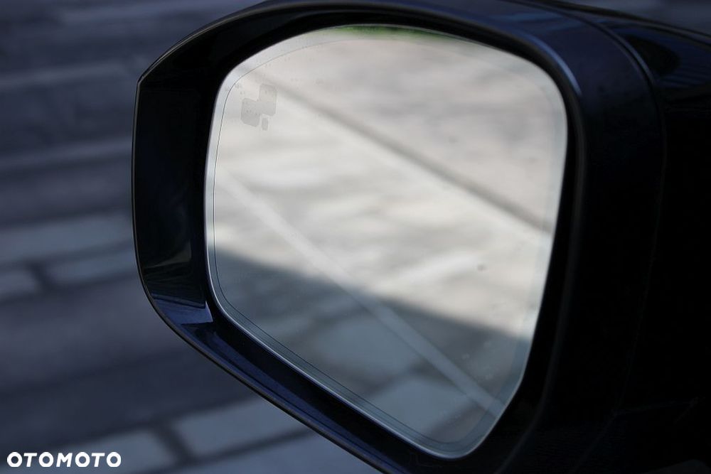 Land Rover Discovery 2.0 P300 R-Dynamic S - 35