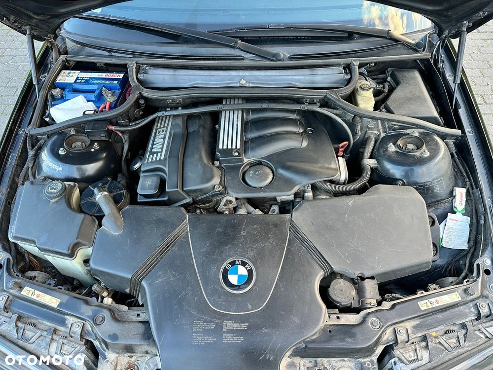 BMW Seria 3 318i Touring - 14