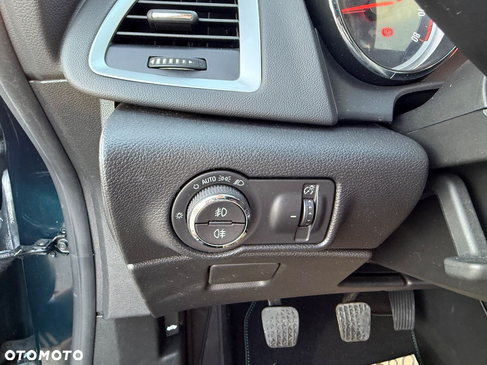Opel Astra 1.4 Turbo Exklusiv - 30