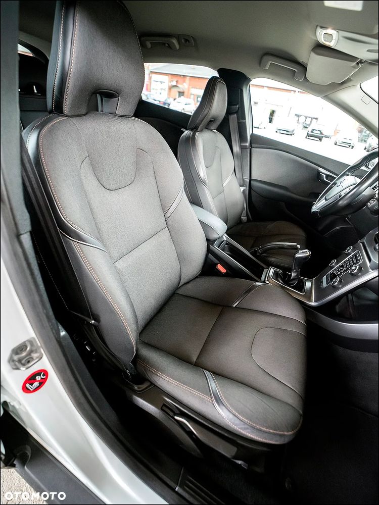 Volvo V40 Cross Country - 34