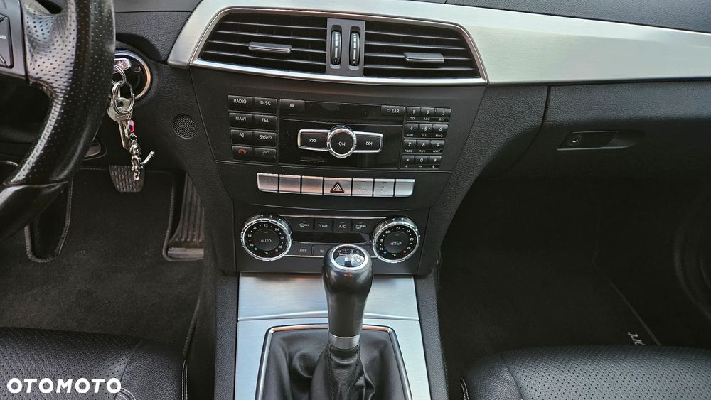 Mercedes-Benz Klasa C 180 CGI BlueEff - 19