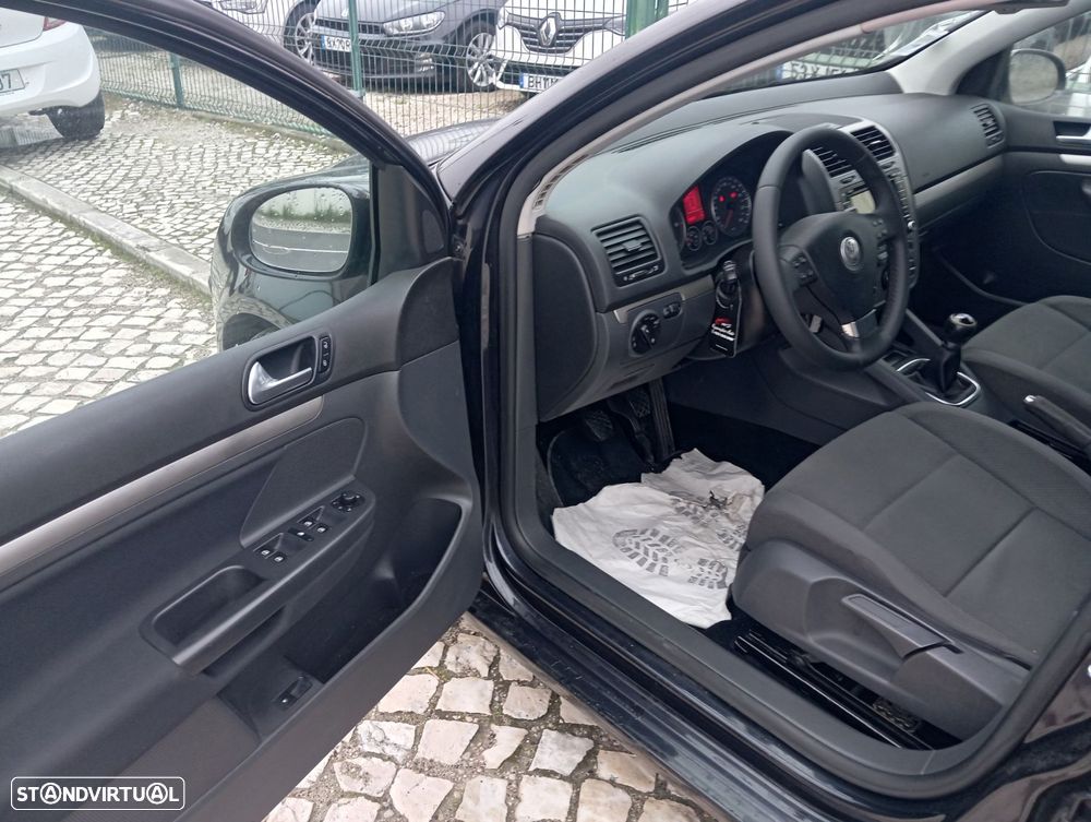 VW Golf 2.0 TDi Confortline - 6