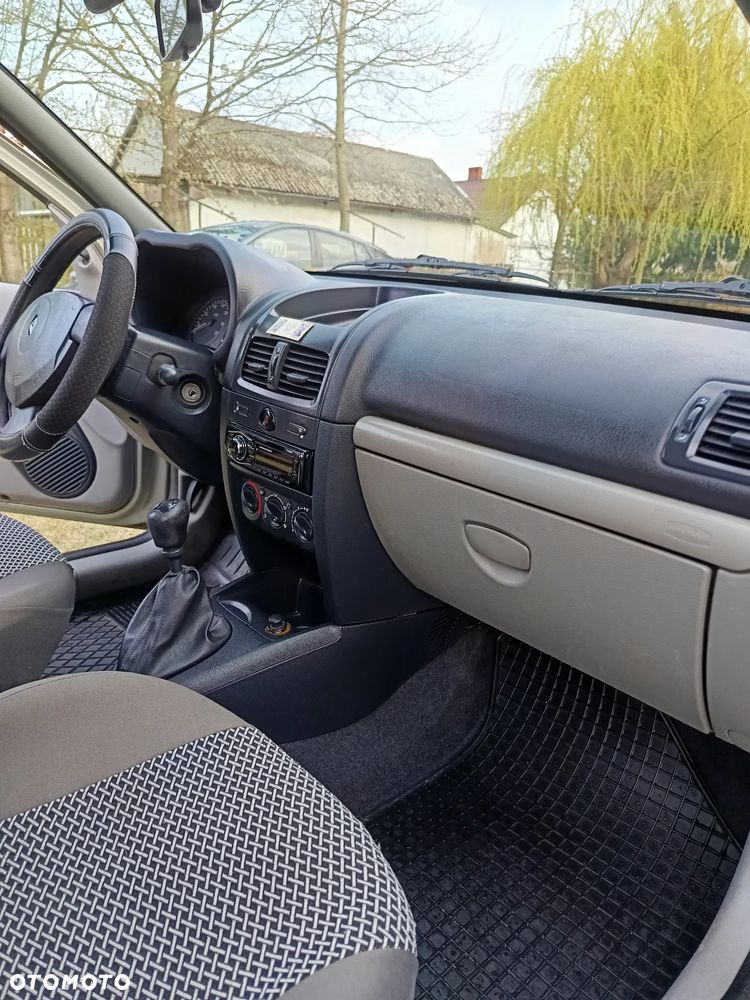 Renault Clio 1.2 16V Authentique - 5