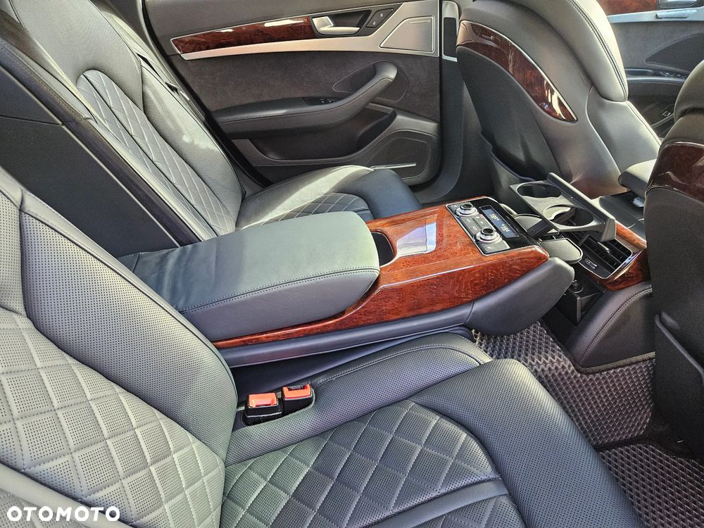 Audi A8 4.2 TDI DPF (clean diesel) quattro tiptronic - 16