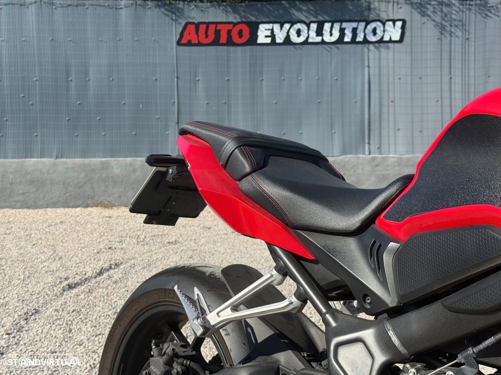 Honda CBR 650 R - 7