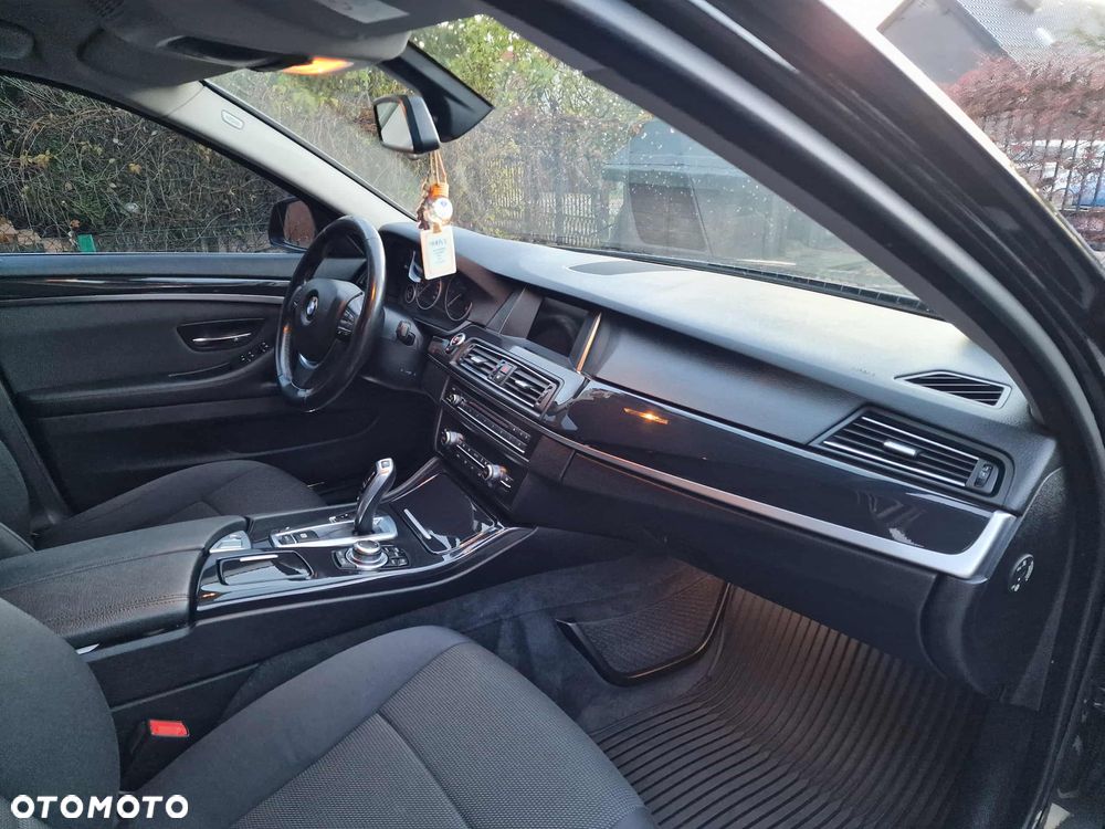 BMW Seria 5 518d - 11