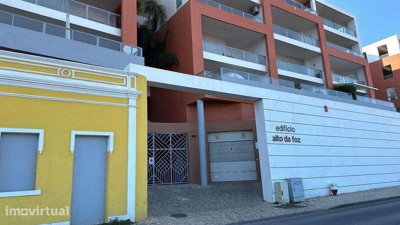 VENDA DE T1 BELISSIMO COM PSICINA E GARAGEM NO CONDOMINIO ALTO DA FOZ - Grande imagem: 3/12