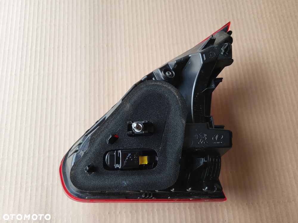 Lampa tylna lewa w klapę Peugeot 2008 LIFT - 6