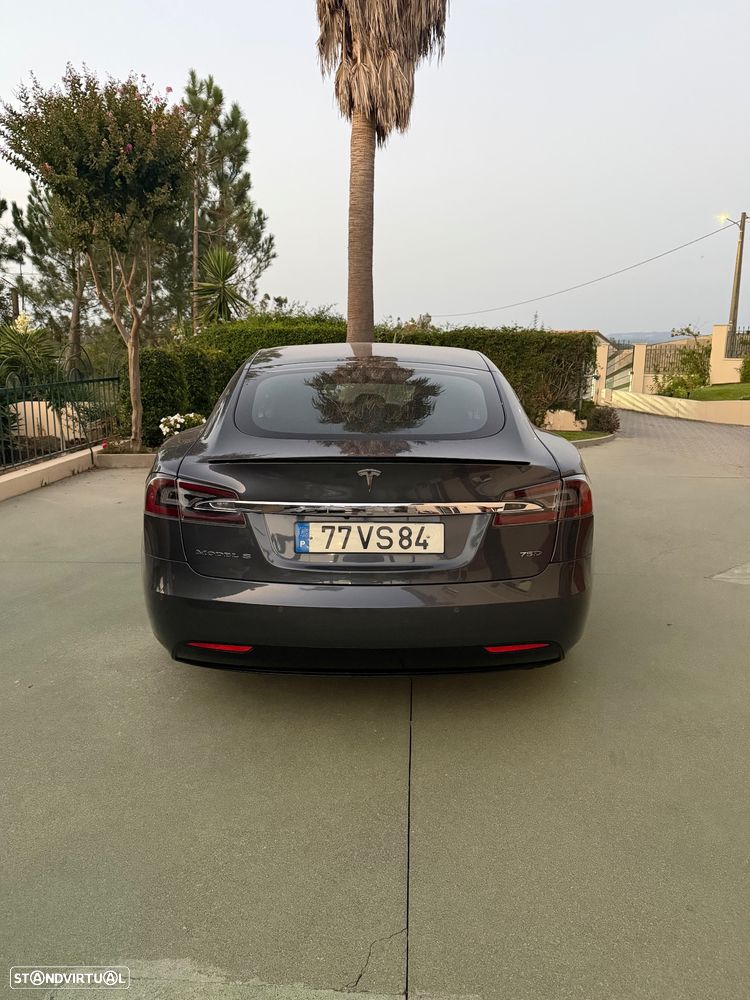 Tesla Model S - 5