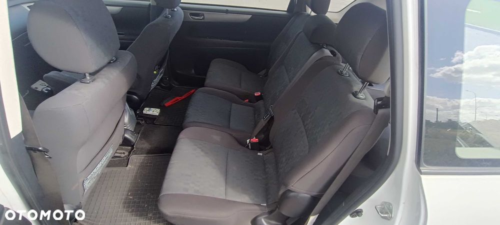Toyota Avensis Verso - 7