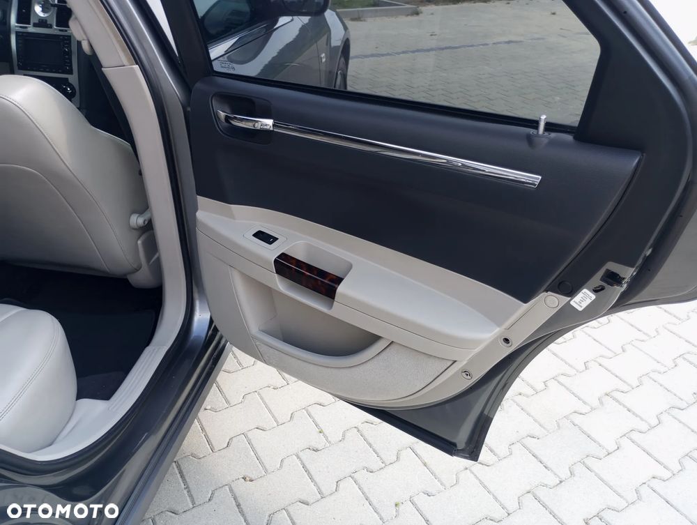 Chrysler 300C Touring 3.0 CRD DPF Automatik - 18
