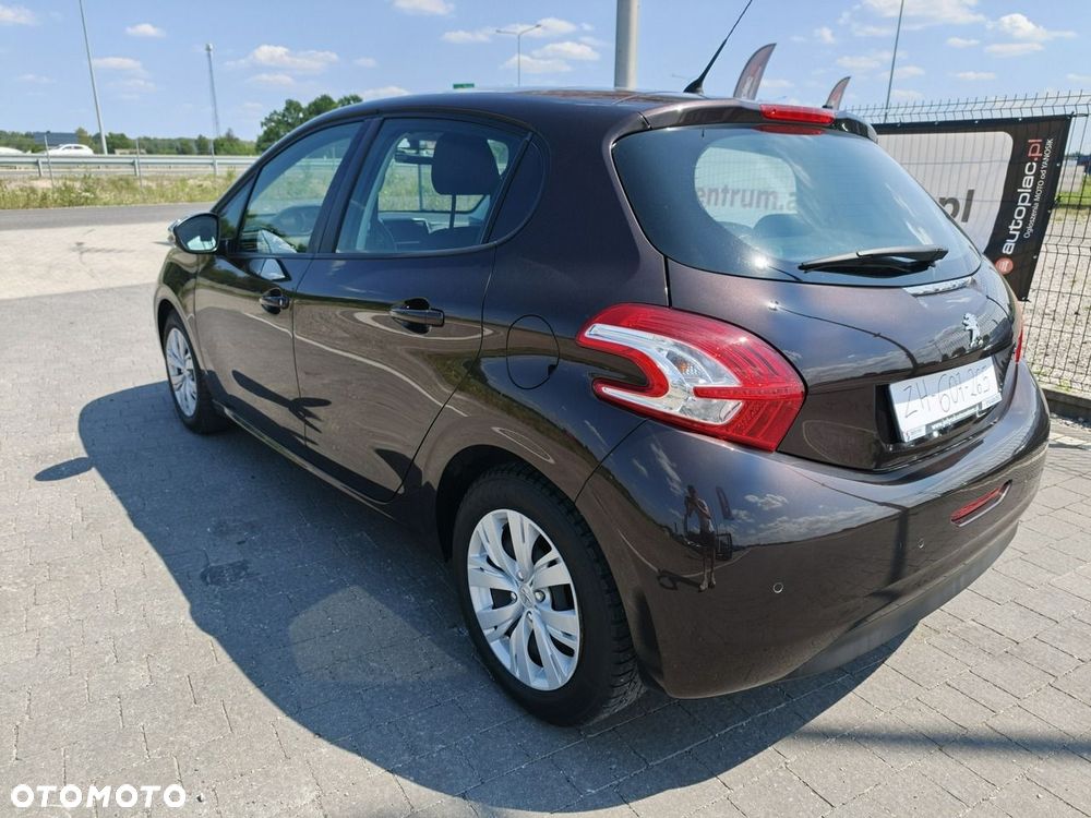 Peugeot 208 - 12