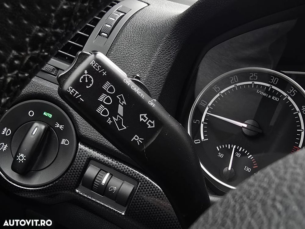 Skoda Octavia 2.0 TDI RS - 25