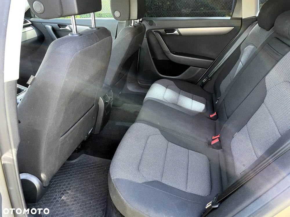Volkswagen Passat 2.0 TDI Comfortline - 8