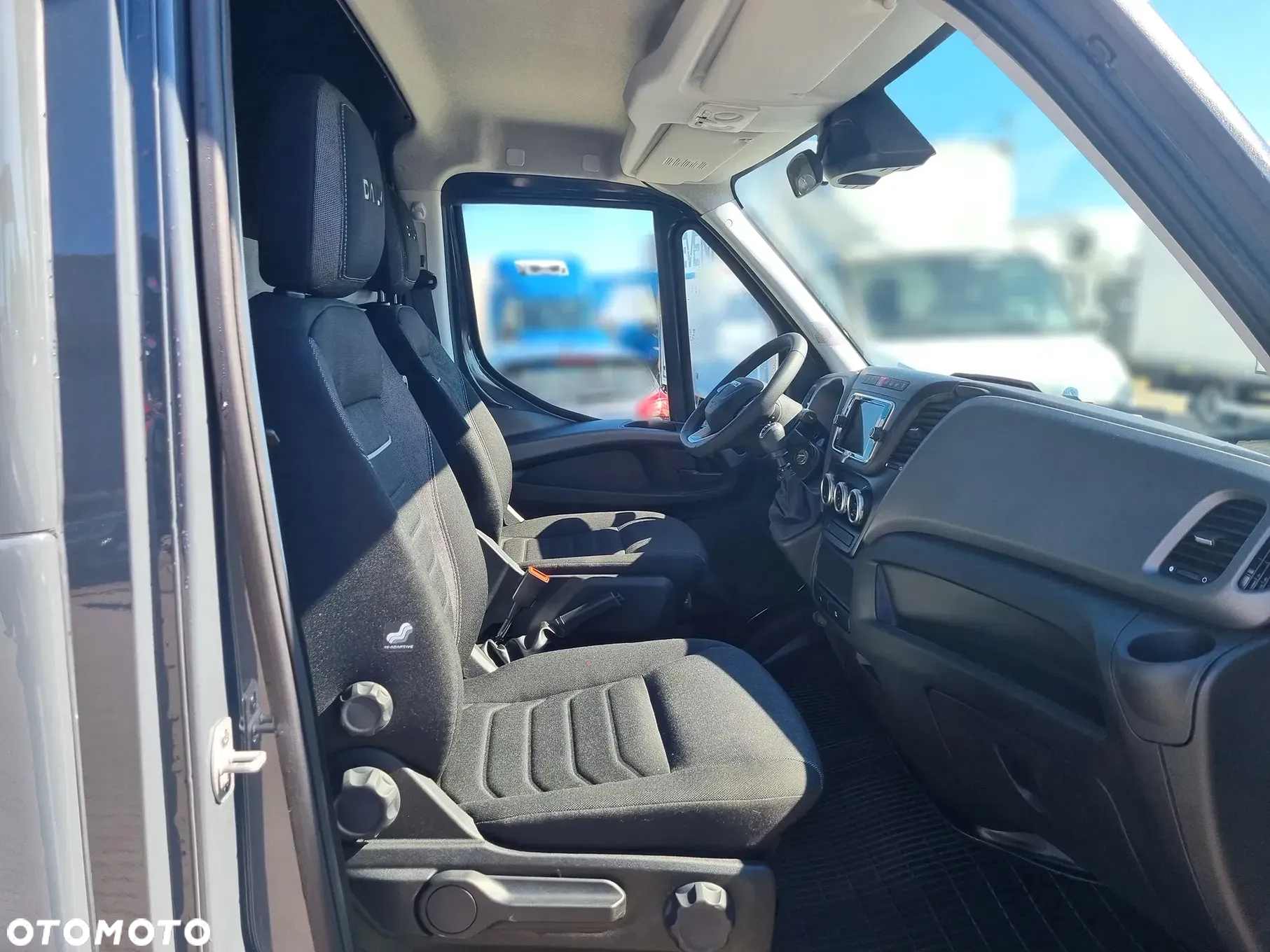 Iveco Daily autolaweta z kabina sypalną 3,5t na haku POLMAR - 8