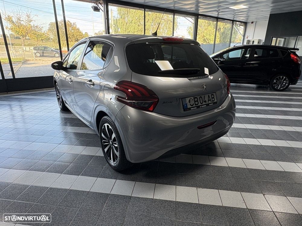 Peugeot 208 1.2 PureTech Signature - 8