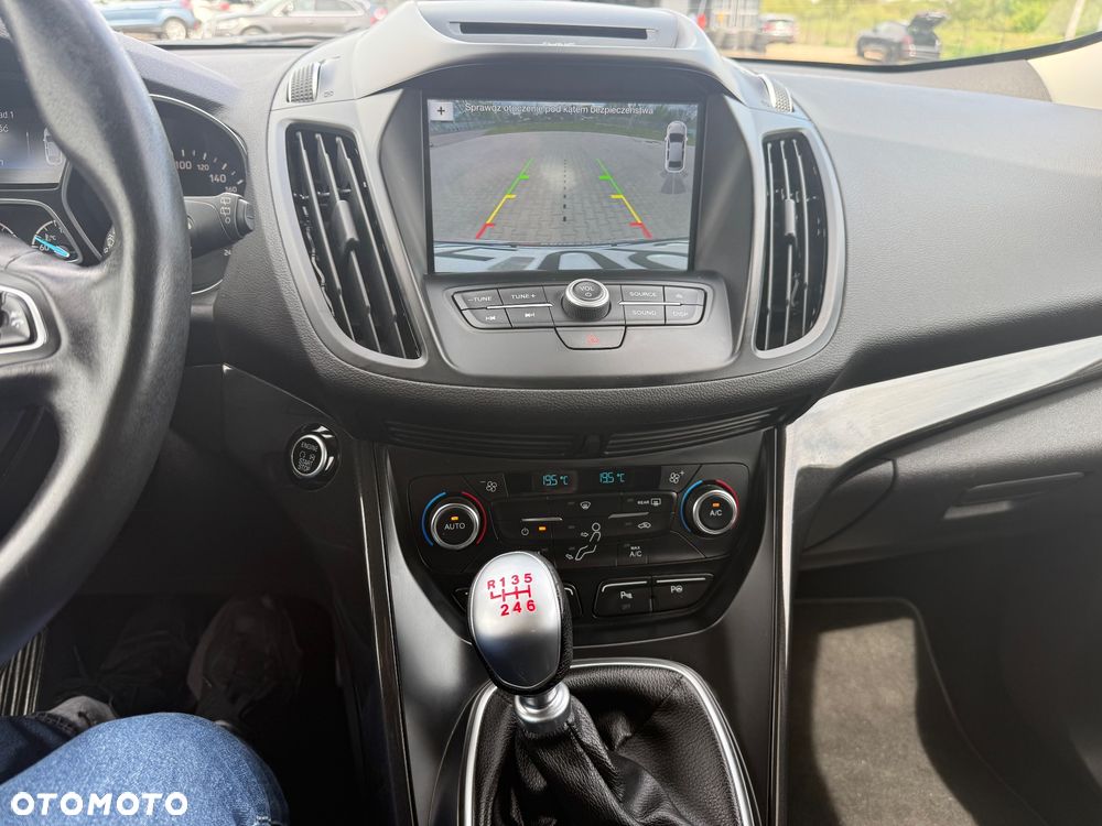 Ford Kuga 1.5 EcoBoost 2x4 Titanium - 25
