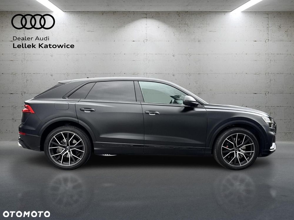 Audi SQ8 - 8