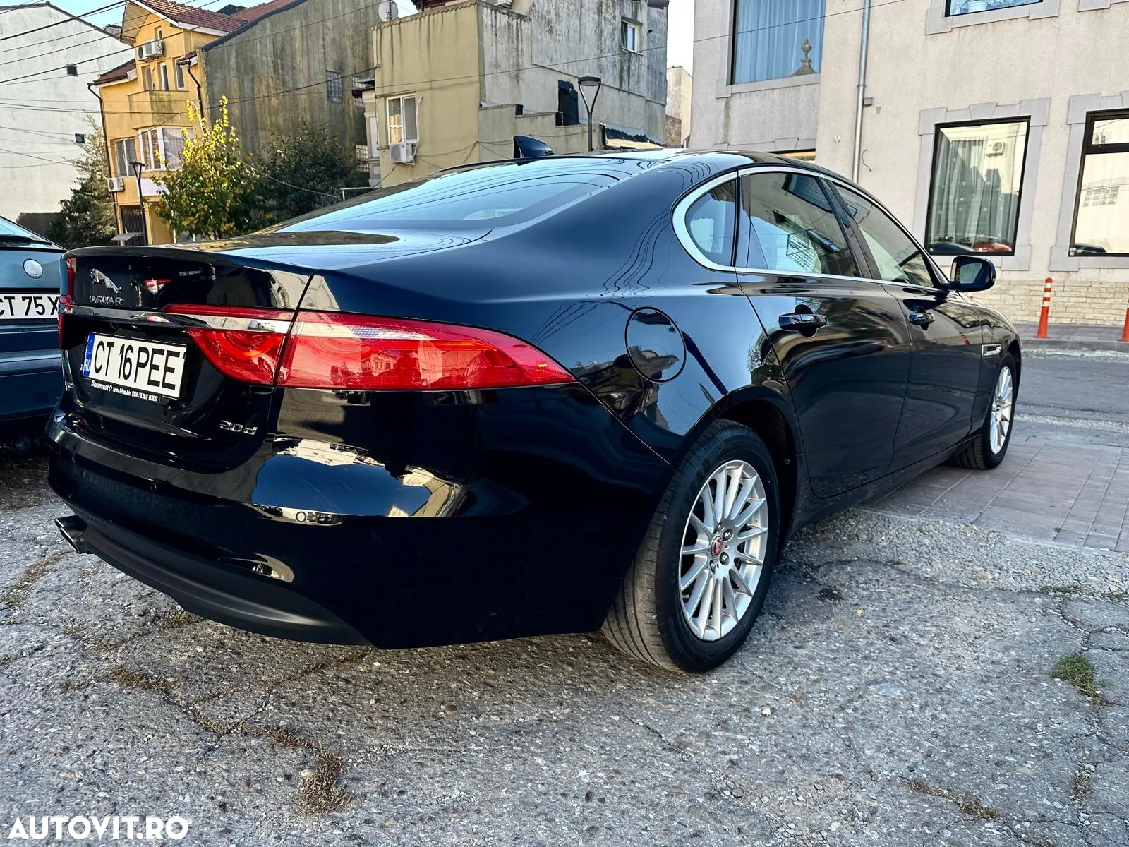 Jaguar XF 20d RWD Prestige - 3