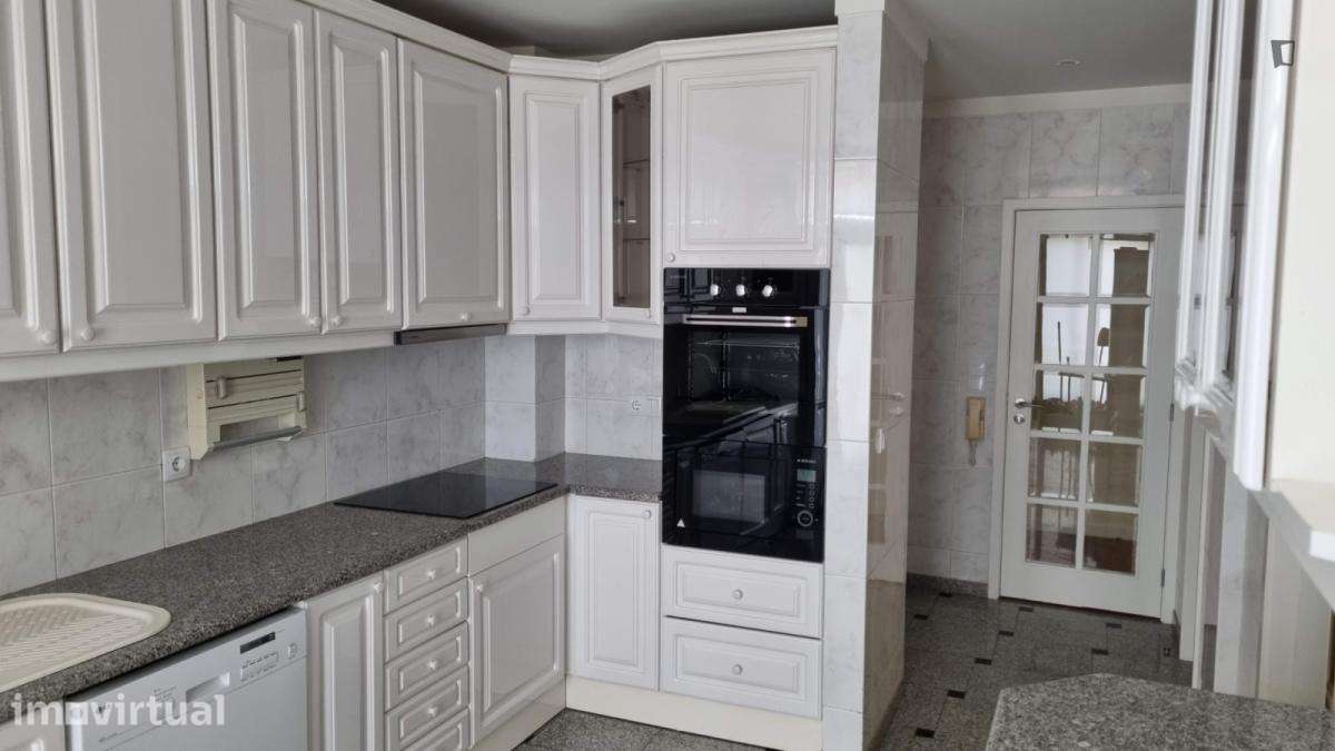 Quarto - localizado em Senhora da Hora Porto - Grande imagem: 2/10
