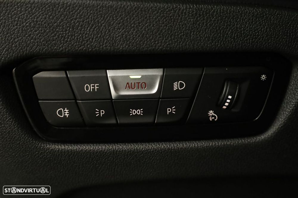 BMW 320 d Touring Pack Desportivo M Auto - 19