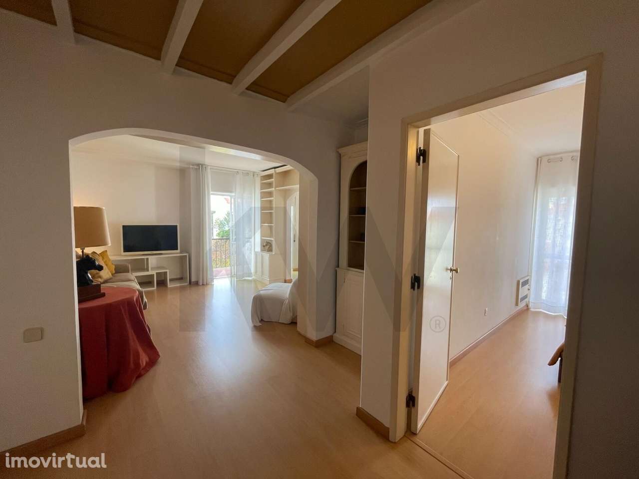 Procura um apartamento T1+1 mobilado, a 15min a pé de Cascais, com var - Grande imagem: 4/27
