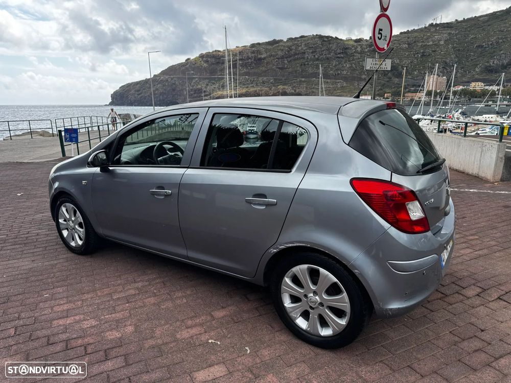 Opel Corsa 1.2 Enjoy Easytronic - 2