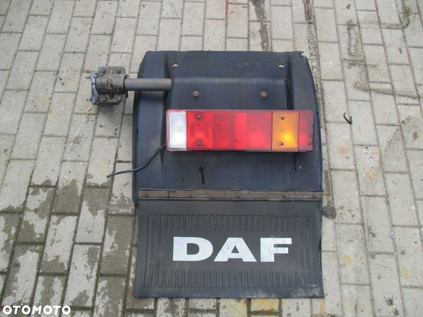 BŁOTNIK RURA MOCOWANIE LAMPA DAF 95 105 XF 85 CF - 1