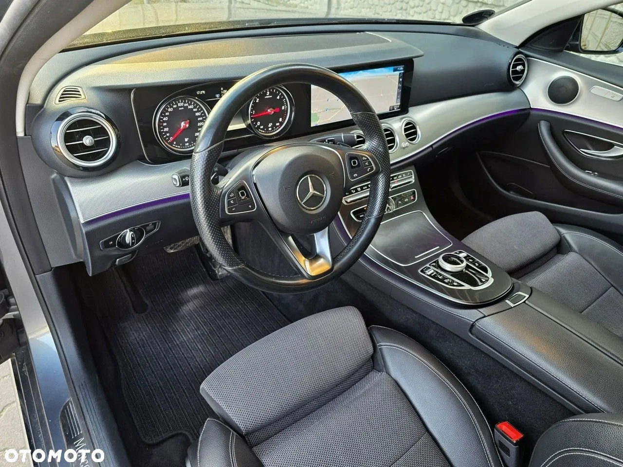 Mercedes-Benz Klasa E 220 d T 9G-TRONIC - 11