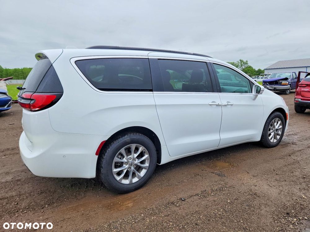 Chrysler Pacifica - 4