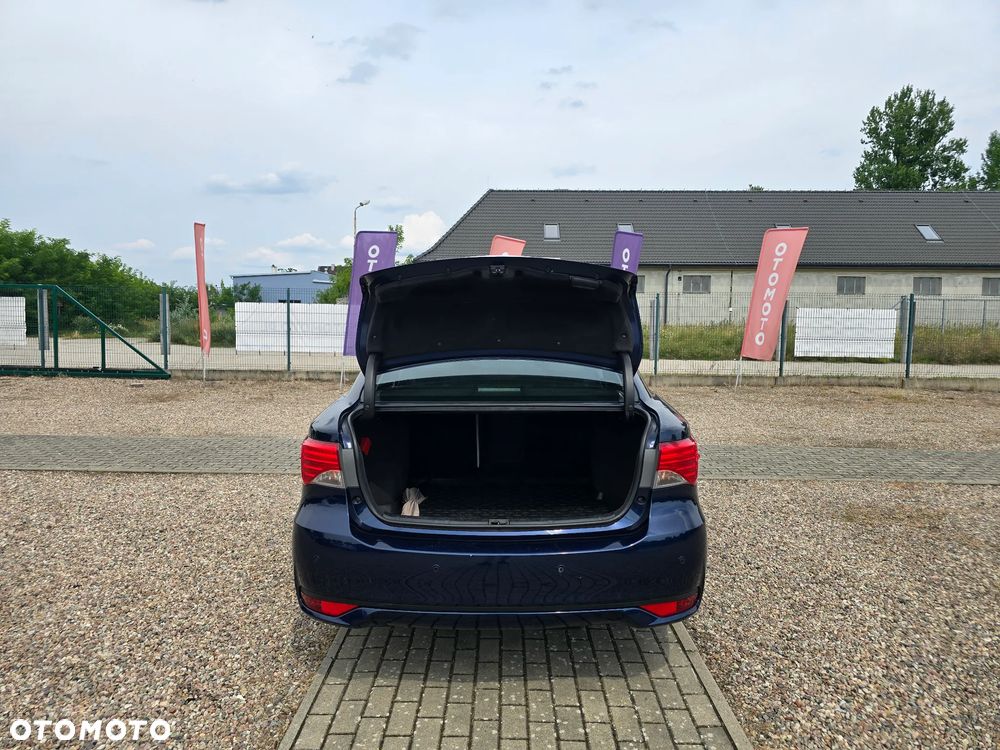 Toyota Avensis 2.0 Prestige NAVI MS - 11