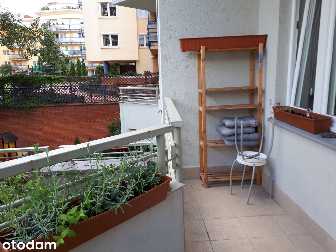 Kawalerka z balkonem  Ursynow, 1 piętro, Metro Kabaty 200m, ul.KEN 21