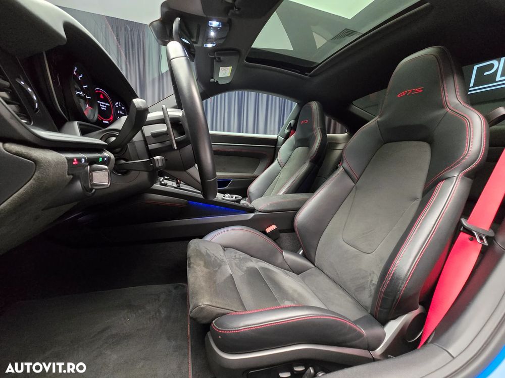 Porsche 911 4 GTS PDK - 21