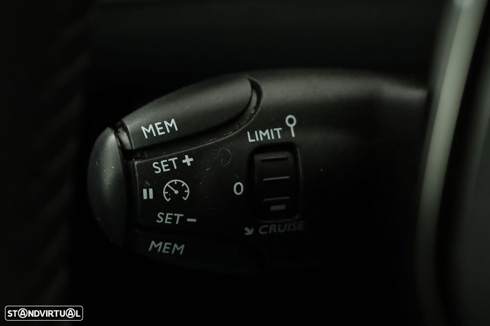 Peugeot 2008 1.2 Allure - 17