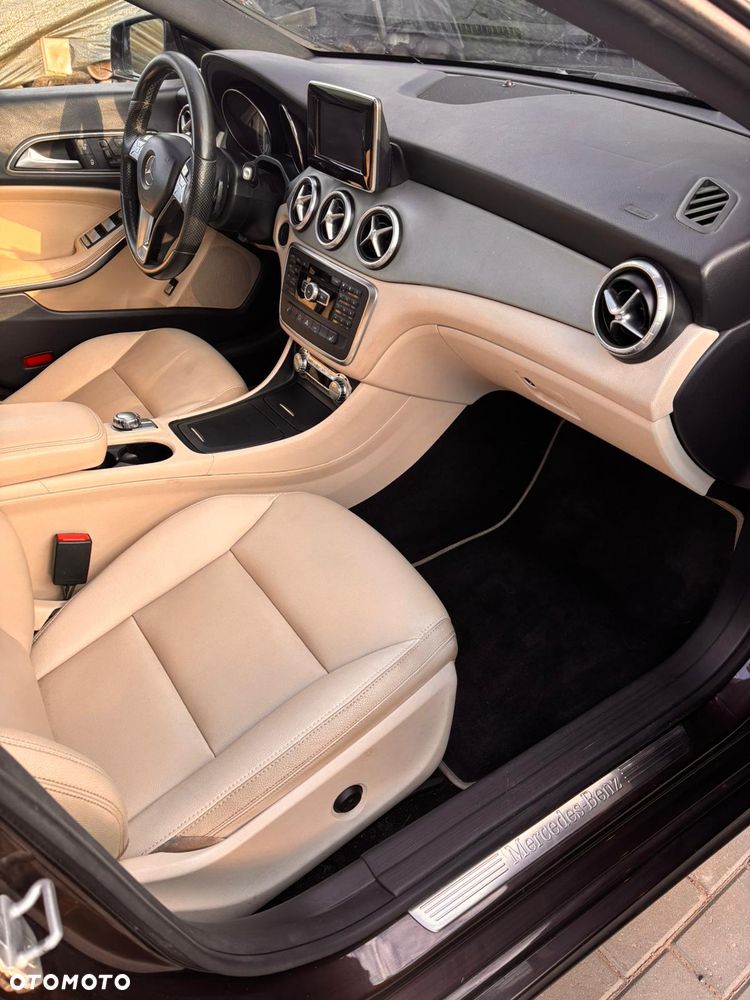 Mercedes-Benz CLA 250 4Matic 7G-DCT Sport - 17