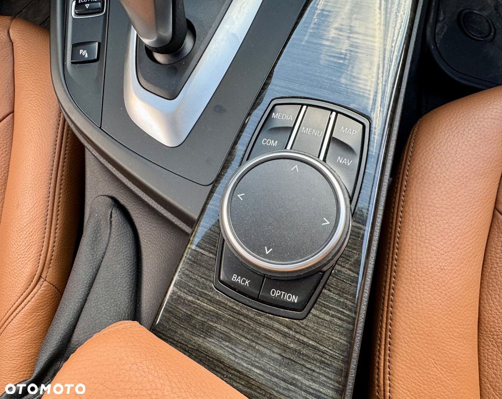 BMW Seria 3 320i GPF Luxury Line sport - 36