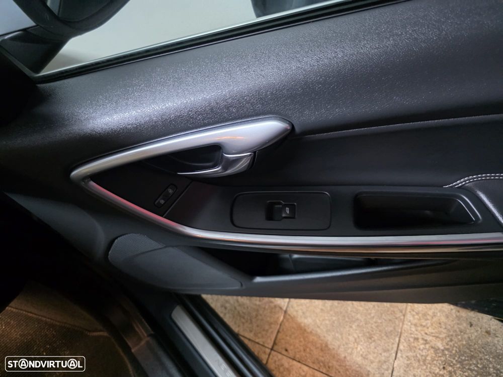 Volvo V60 2.0 D2 R-Design - 5