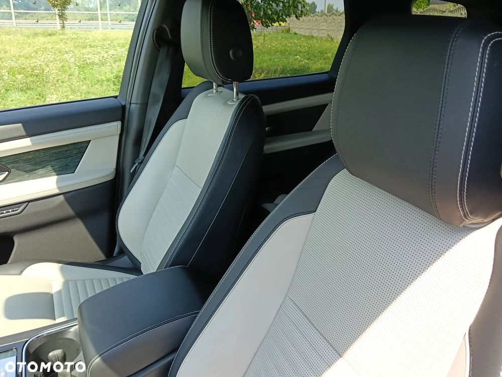 Land Rover Discovery Sport P300e R-Dynamic - 18