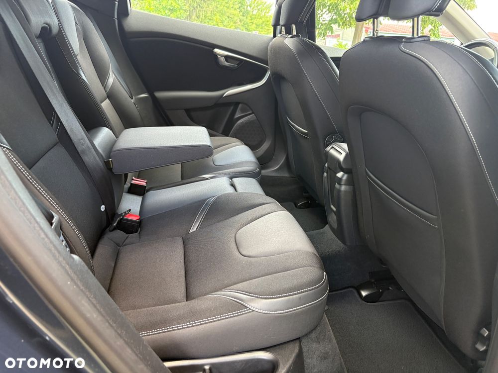 Volvo V40 D2 Momentum - 30