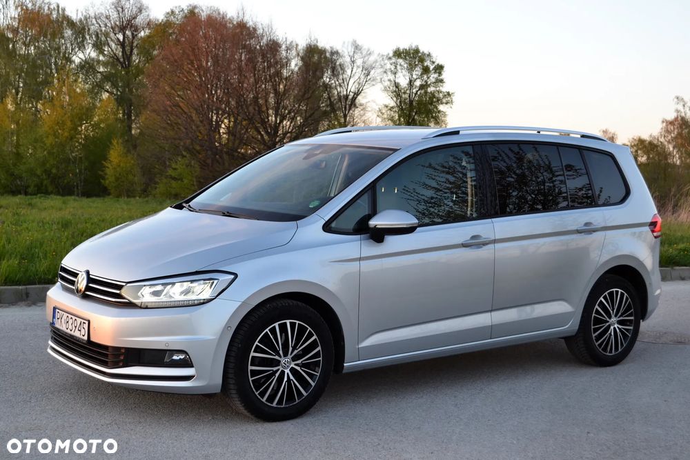 Volkswagen Touran - 1