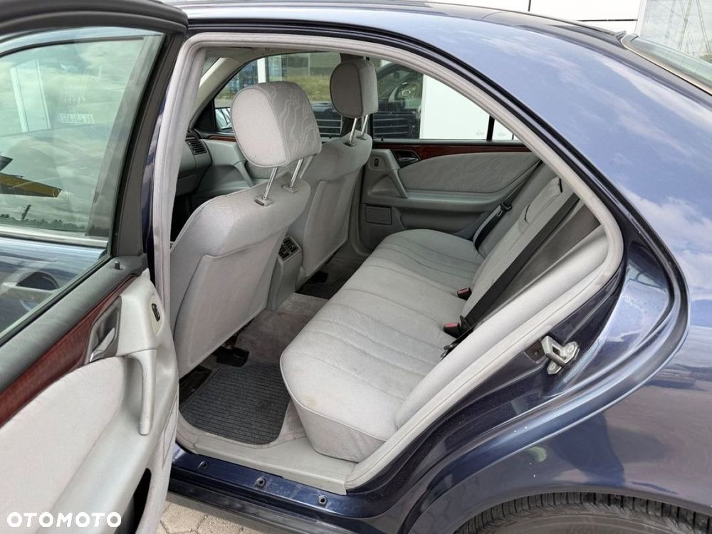 Mercedes-Benz Klasa E 200 CDI Elegance - 16