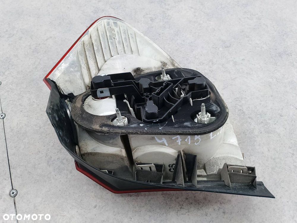 LAMPA TYLNA LEWA BMW 1 E87 6924501 5D - 5