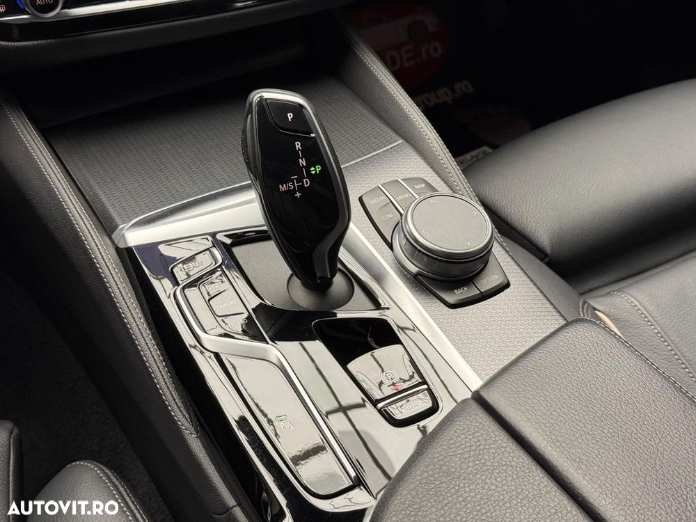 BMW Seria 5 520i AT MHEV - 11