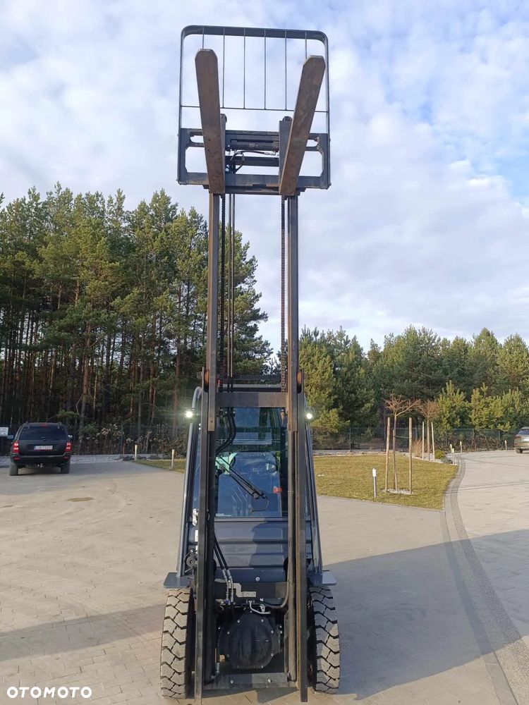 Toyota 8FG25 Kabina 2023 rok benzyna/gaz opony superelastyczne jak NOWY - 4