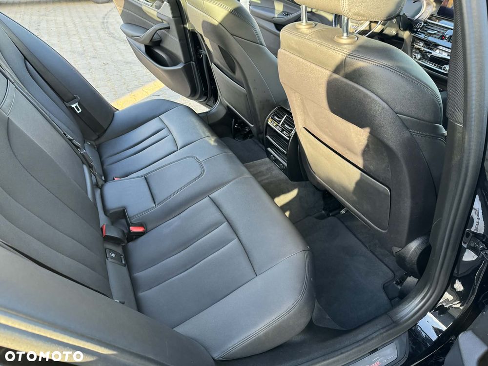 BMW Seria 5 530i Sport Line - 31