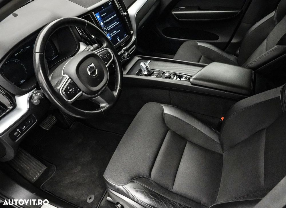 Volvo XC 60 T8 Twin Engine AWD Momentum Pro - 13