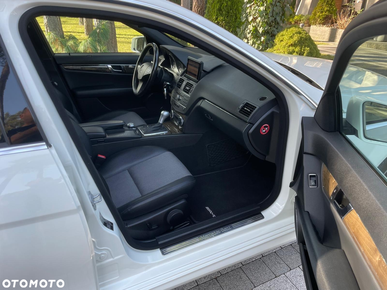 Mercedes-Benz Klasa C 250 CGI BlueEff Avantgarde - 22